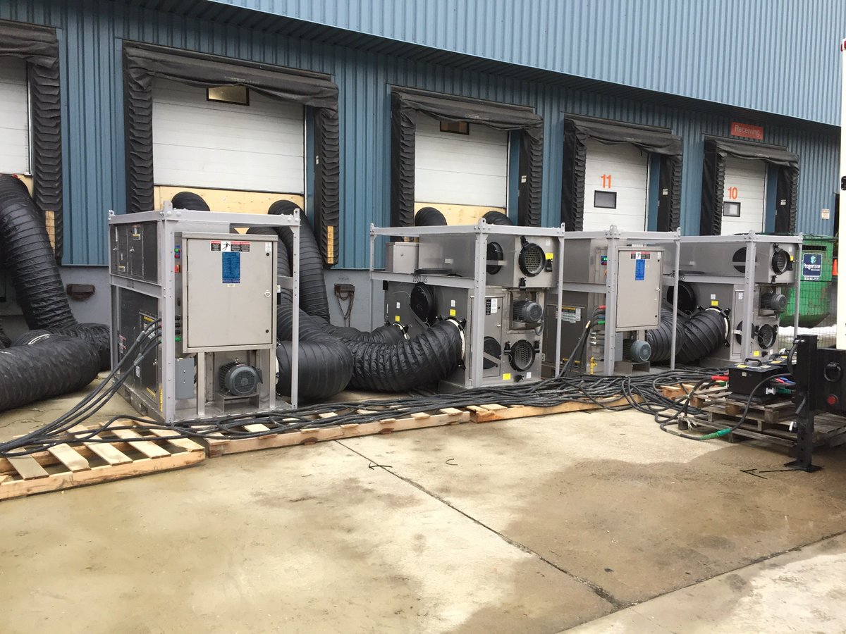 Big jobs call for big gear. Cool shot from a job <a href="/DKIConTech/">Con-Tech DKI</a> completed.  Big thanks to <a href="/team_reco/">Kevin Dooley</a>  ....#restoration #dki @DKICanada