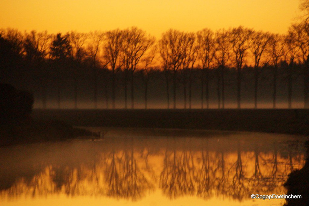 Opgang naar koude nacht oogopdoetinchem.nl/2016/12/29/opg…