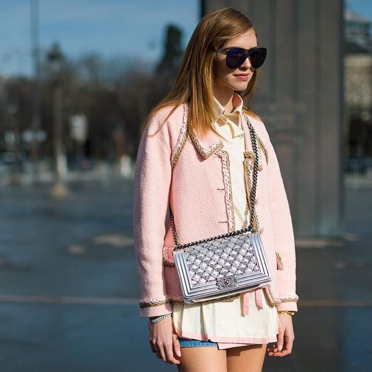 stylereply's tweet photo. #Pink and #silver combo looks sooo good! #stylereply #chiaraferragni https://t.co/WI25A86RGe