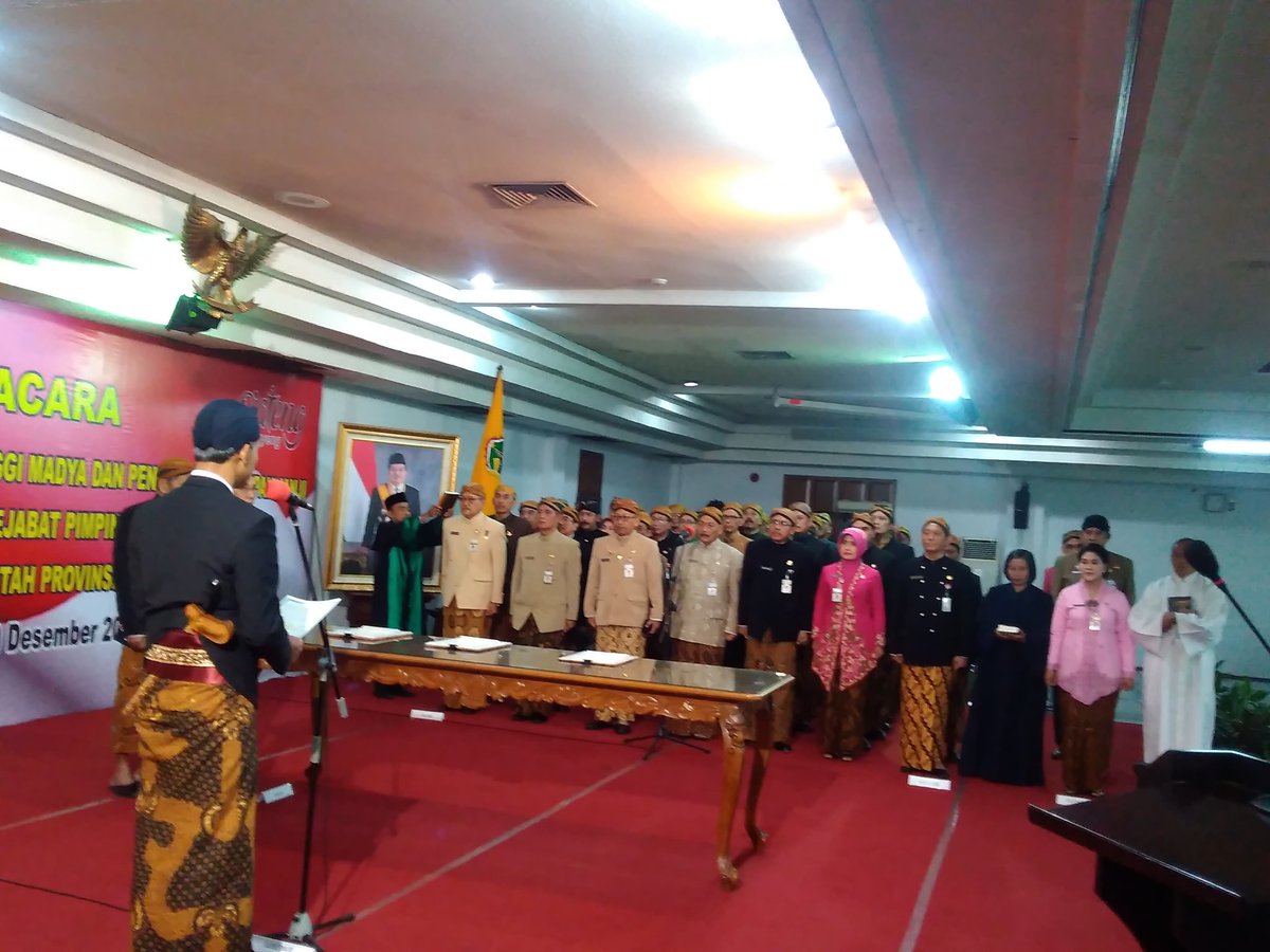 Pengambilan Sumpah Janji JPT Tnggi Madya&amp;Pratama Prov.Jtg oleh Gub <a href="/ganjarpranowo/">Ganjar Pranowo</a> <a href="/JatengTwit/">Jateng Twit</a> <a href="/IrwantoArief1/">Arief Irwanto</a>