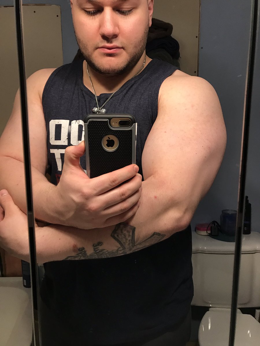 SugeNolan's tweet photo. ARM DAY!! Kept it light so I have some for the P.R.-ty tomorrow at Full Scene #gym #gymlife #gymaddict #lift #armday #ediad #flexety https://t.co/48WeBYYJt3