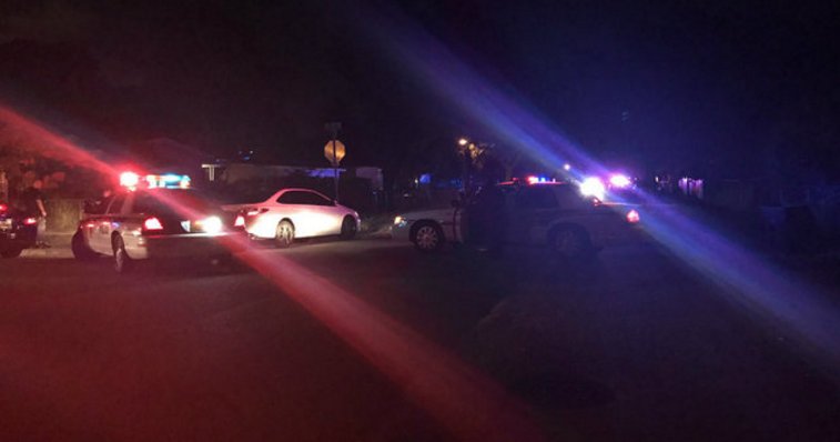 #BREAKING: Police standoff underway in North Miami after gunman opens fire at officers. bit.ly/2ivTKyo https://t.co/a3ivyQTl8j