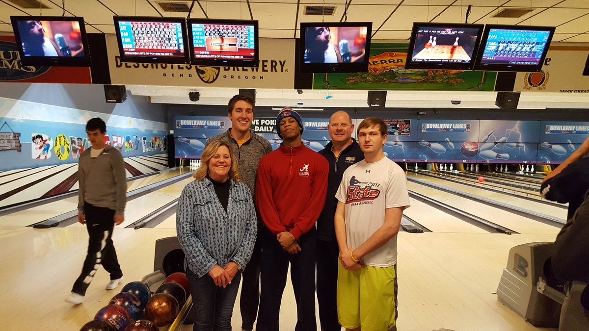 Winners of our bowling tournament. <a href="/D_J3FF/">J3ff :D</a> <a href="/JayVanHaaften/">Jayson Van Haaften</a> <a href="/ostat10/">Owen</a> Coach Loos and Tracy Drey. #beavernation