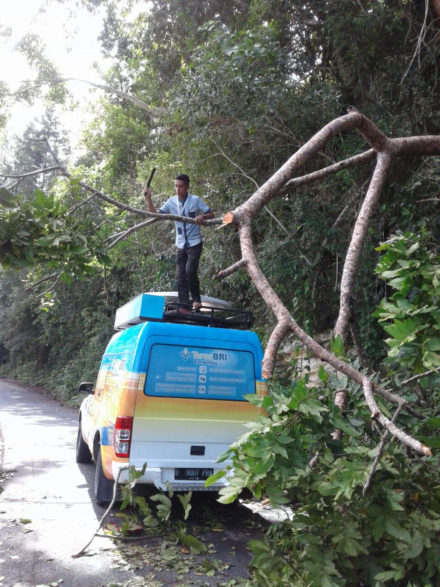 athultocm's tweet photo. Demi suatu pelayanan, langkah terling bank bri menuju Kampung Wepigan Fakfak Papua Barat.
#bankbri #budayakerjabri #briculturehero
@bankbri https://t.co/40f4NfGwcI