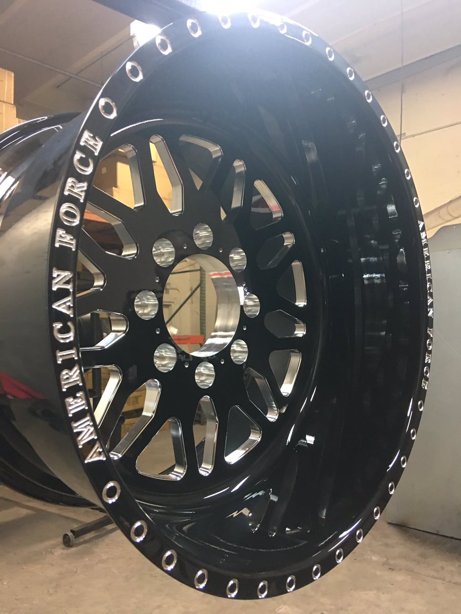 american_force's tweet photo. 22x12 EvoSS8 fresh out of the over in a gloss black finish with machined windows and accents on the outer lip 👍🏻 https://t.co/3F0JGzEoJA