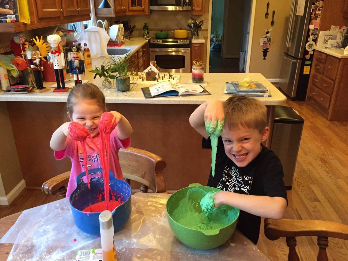 kwcurylo's tweet photo. The #MadScientists have made some sticky slime!!! #SmithsonianMakerLab @smithsonian https://t.co/Tg91laagxk