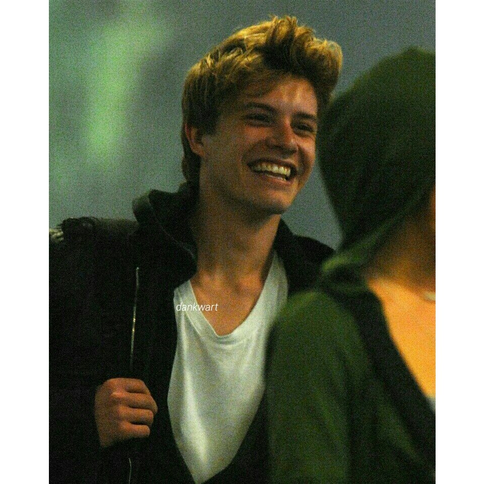 dankwartgrs's tweet photo. « a boulevard of hope and dreams and streets made of desire, lost in the city of angels, I found myself in the fire burnt hills. » https://t.co/mps0cKPA21