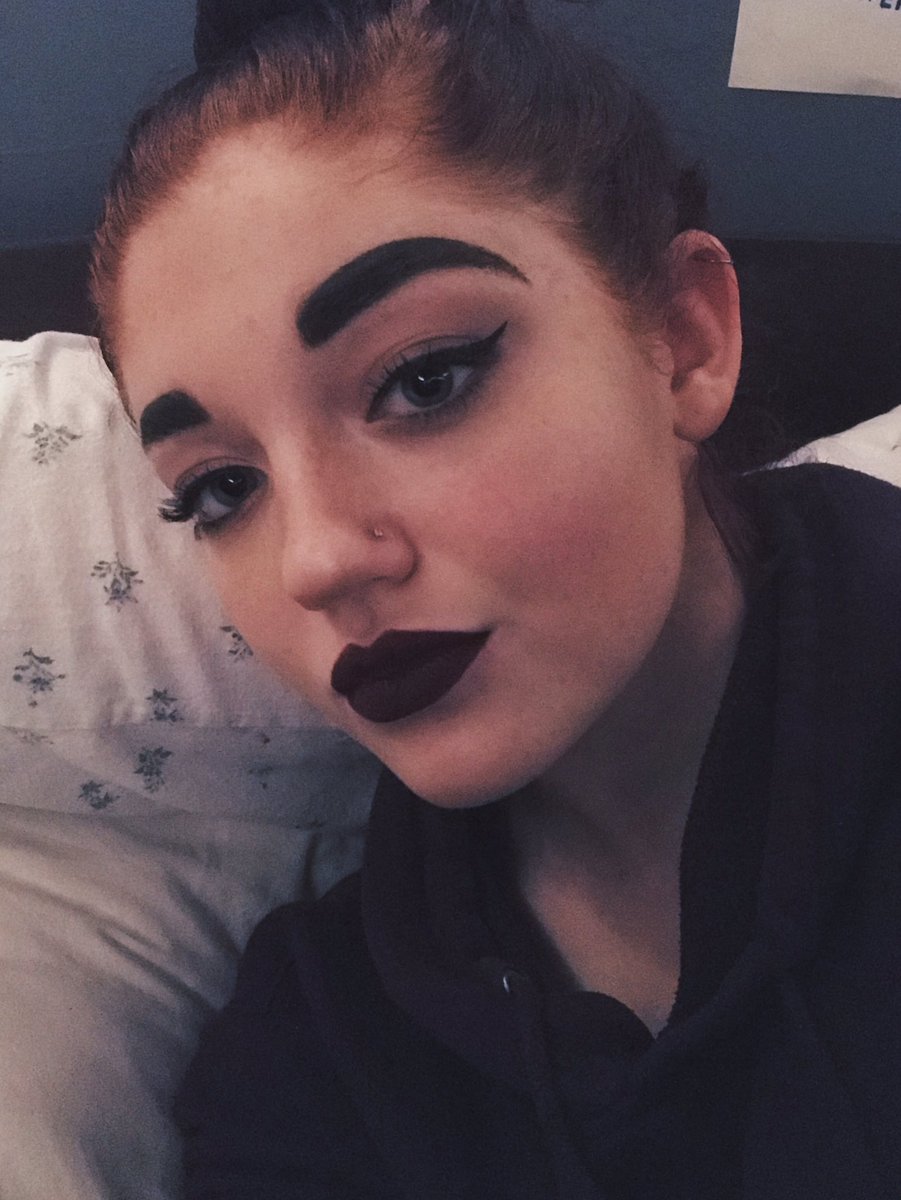 plantbasederin_'s tweet photo. rooch 🥀🖤 https://t.co/2PxbwOuC0I