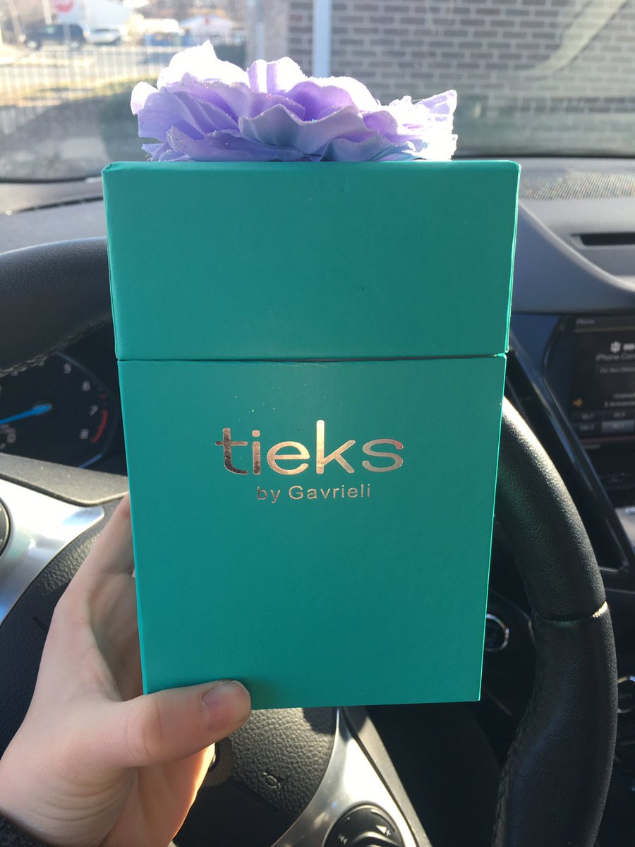 amandarn0ld's tweet photo. My #tieks arrived today!!! 😁😁I am BEYOND excited to try out my 1st pair of @tieks flats 💙💙 #ihaveashoeproblem #mathteacher #hopingforcomfort https://t.co/57oIEhRj9m