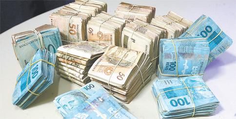 TROLLivre's tweet image. Reza a LENDA que QUEM RETUITAR vai ter muito dinheiro em 2017. Ainda dá tempo... Valendo!