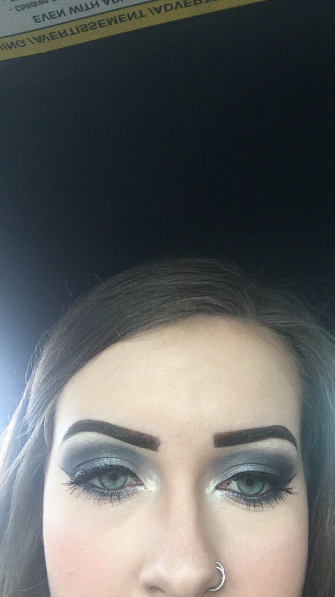 xxandi_'s tweet photo. Decided blue today #motd #udfullspectrum #mymakeupfleeks #makeup https://t.co/Nj8zn9J4VN