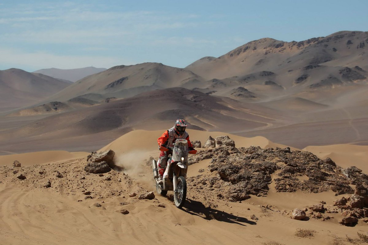 redbullMEX's tweet photo. El mexicano @CarlosGracidaG  va a correr su tercer @dakar  Aquí la entrevista antes de iniciar su viaje -> https://t.co/N7n51mNCFA https://t.co/tE7OXxBaec