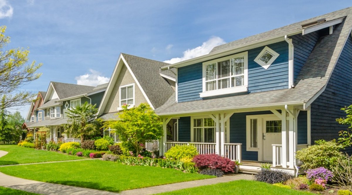REWca's tweet photo. #2 top selling story: @RealtorLindsie  offered real-world advice  for sellers demanding multiple bids over asking https://t.co/h9XeLopmhi https://t.co/YEVb2uvamc