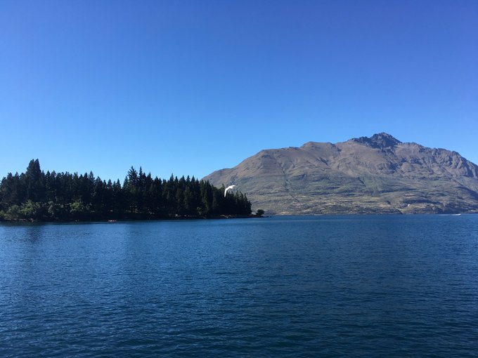 おはようございます。一枚目はinvercargill のローズガーデン、今は二枚目にあるクイーンズタウンにいるよ。 https://t.co/VSnMEjsP2G<a href="/tag/%E3%82%B0%E3%83%A9%E3%83%89%E3%83%AB%E8%87%AA%E7%94%BB%E6%92%AE%E3%82%8A%E9%83%A8"class="tags"><span>#グラドル自画撮り部</span></a>