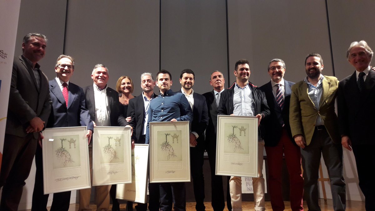 vinos_malaga's tweet photo. Foto de familia Premios Puerta Nueva 2016 https://t.co/WQ00thLloS