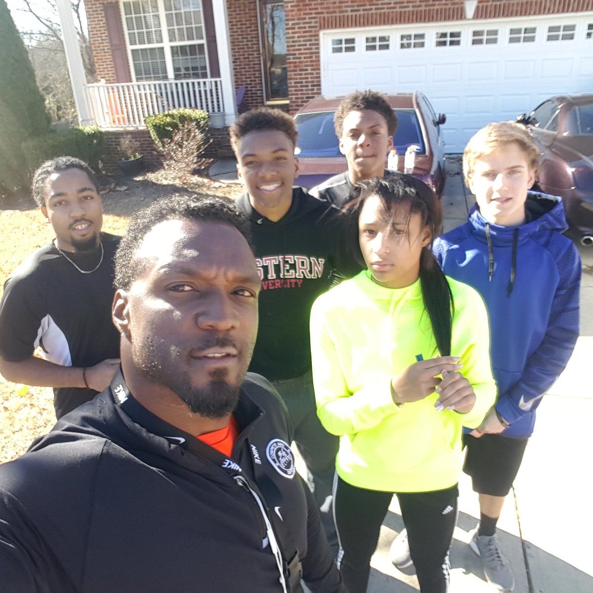 36elite's tweet photo. No time to sit around. We got work to do. Youll see#timewilltell#36EliteMOVES #36Elite https://t.co/iBSljIU1bb