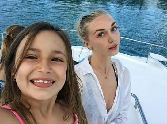 dauntless_biebs's tweet photo. Remember that this girl was just a belieber and now she's the nanny of Jazzy and Jaxon, and they are travelling to see Justin. LUCKY ASF! https://t.co/rrqhLGw9n5