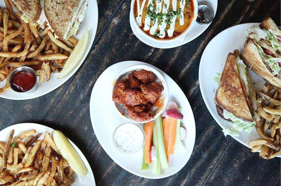 That Friday Feeling... It gives us WINGS! 👼🏽🍴 #TGIF #FridayFeeling #EEEEEATS #Wings #Friday