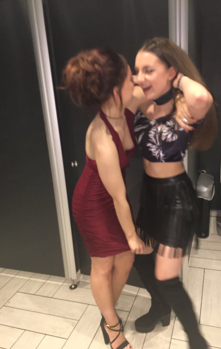 _AliceCharlton's tweet photo. honestly don't know where i'd be without my jits💛✨ my rock my queen and my best friend❤️here's to another year of laughing and being classy🍾 https://t.co/gLnRTih8N8