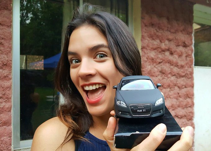 Camila Vallejo Luce Su Nuevo Audi Nuevo Poder