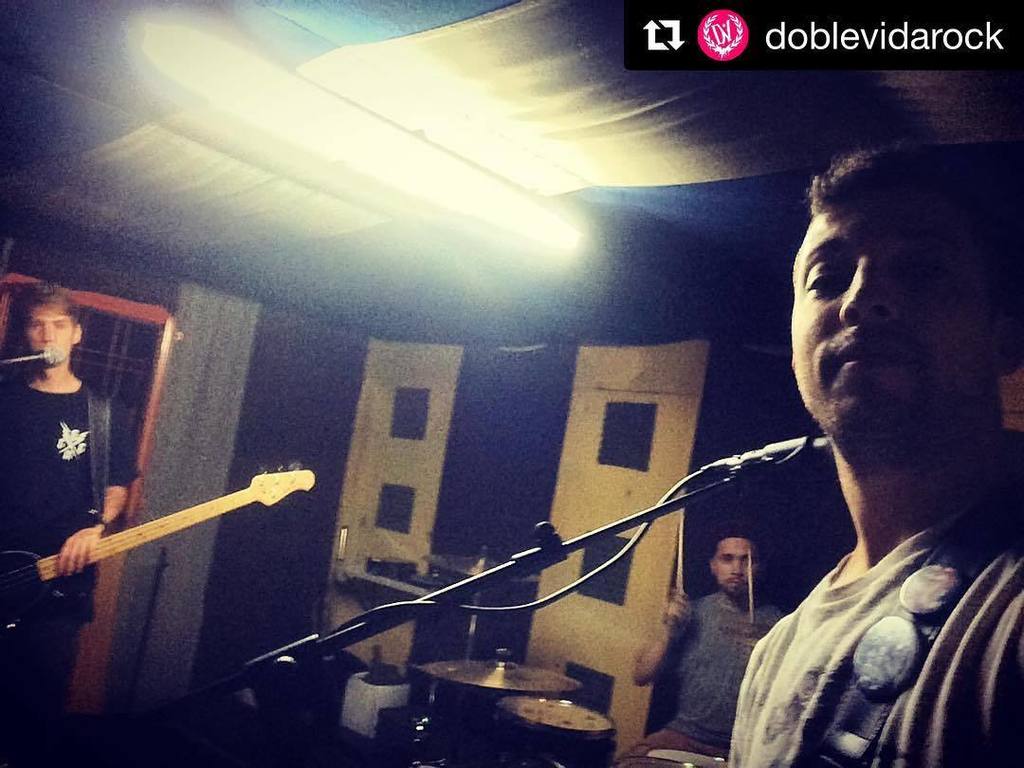 juanmaa09's tweet photo. #Repost @doblevidarock with @repostapp
・・・
#miercolesdeensayo #backtorehearsal #newstuff #newshit #poppunkband https://t.co/RphujitJmq
