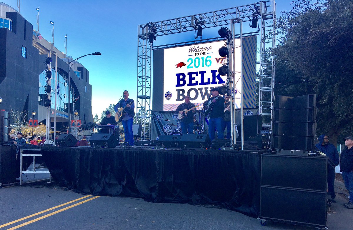 KeySignature's tweet photo. It's always a pleasure getting to hear some good 'ol country music from @michaelcosner1 and the Fugitives! #belkbowl #fanfest2016 https://t.co/1WCpcj4uKt