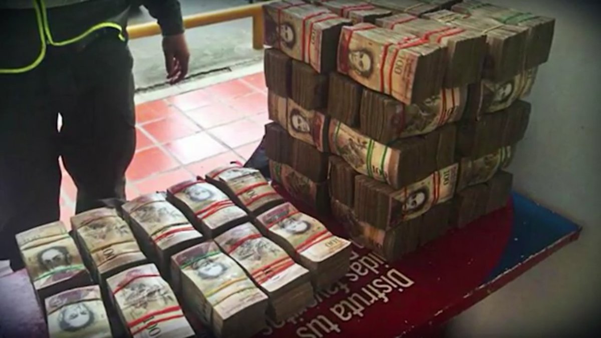 RethinkinDollar's tweet image. What worthless #fiatcurrency looks like in bundles. Imagine when a #FederalReserveNote aka #dollar expires as well. youtu.be/zgztRncNXiI