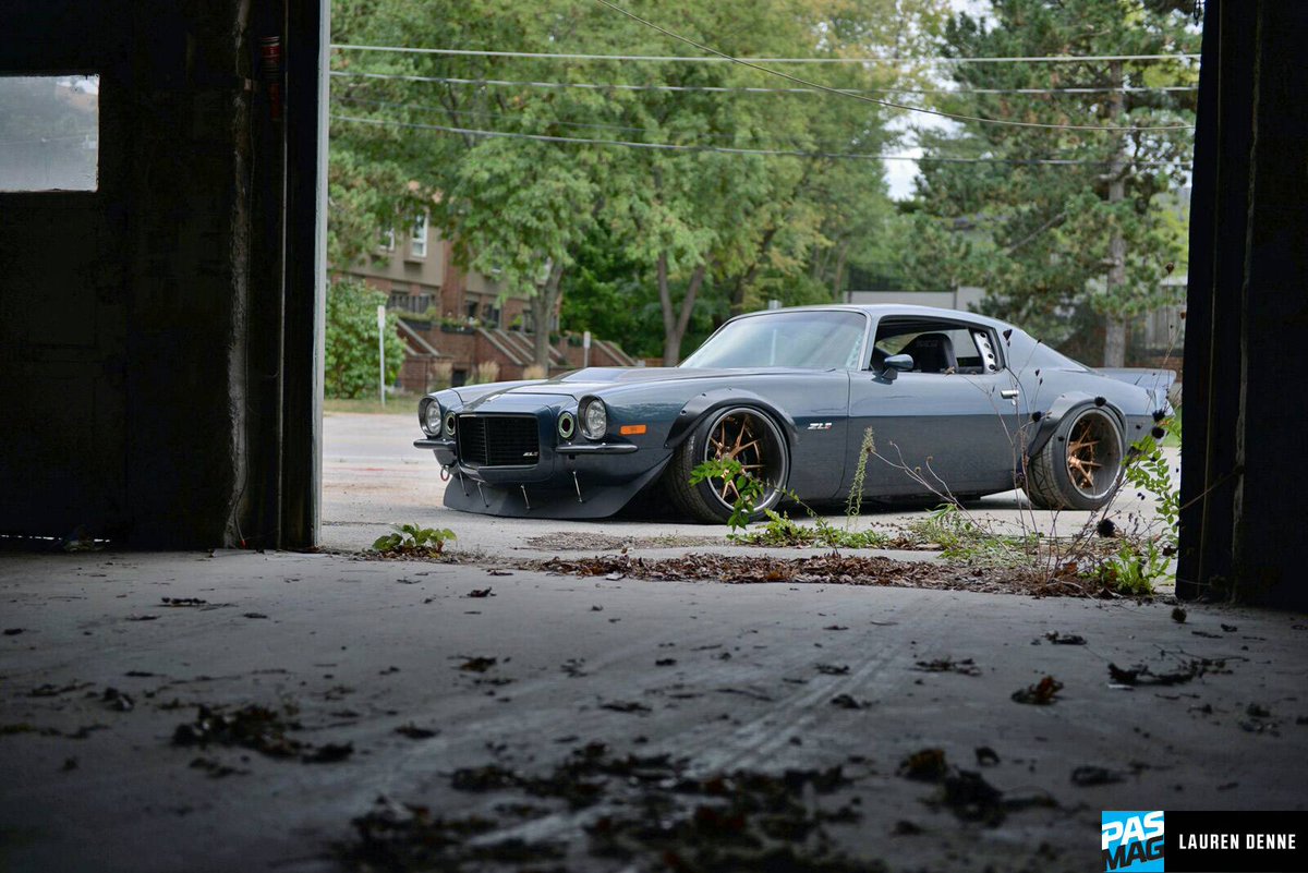 PASMAG's tweet photo. For a build as menacing as this, no corners were cut:  https://t.co/4Jrf7etgs4.
.
.
#pasmag #tuningessentials #camaro #chevrolet #z28 #tbt https://t.co/8RWg79g7sf