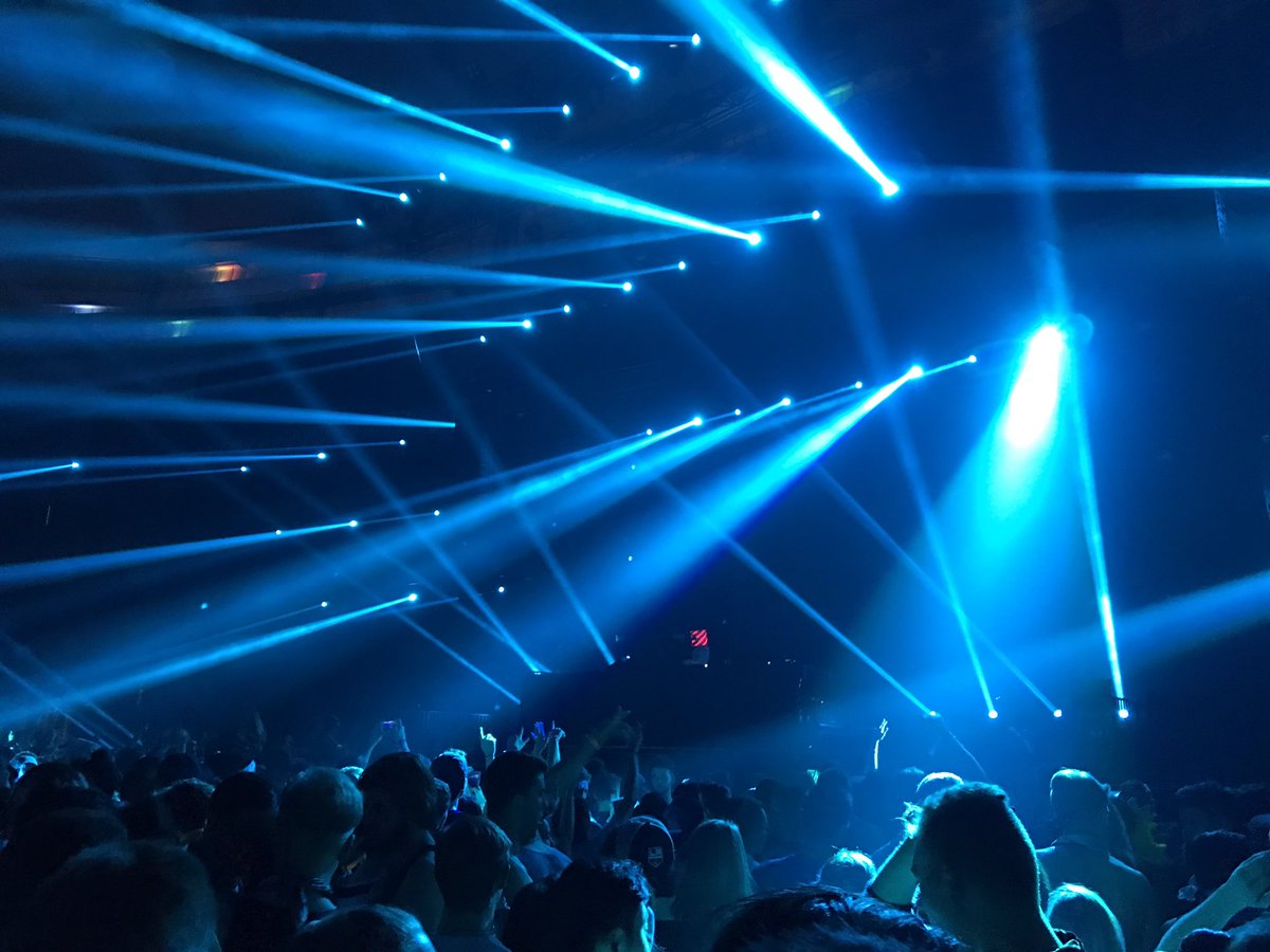 __JZM's tweet image. 👽🕺🏻✨🙌 #Contact2016