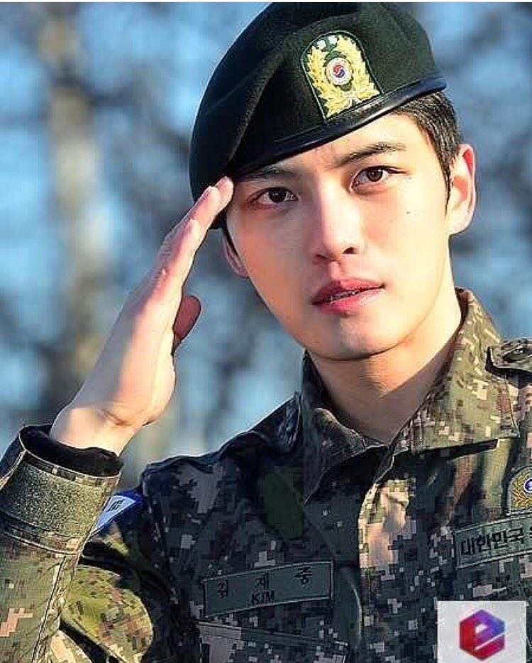scottPuc's tweet photo. 전역축하해! 너무 고생많았구 많이 보고싶었어 투어계획이라니💙추운날씨에 마중나가신분들도 너무 감사해요 https://t.co/Y9NZmuV6VO
