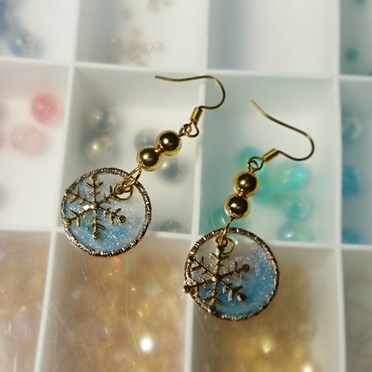 ハンドメイド 華 Hana 暗闇で光る ドロップピアス しずく しずくピアス ハンドメイド アクセサリー ハンドメイドアクセサリー 光る 光るピアス 光るイヤリング じゃらじゃらピアス 冬物 雪 デート 忘年会 年末年始 年末モード