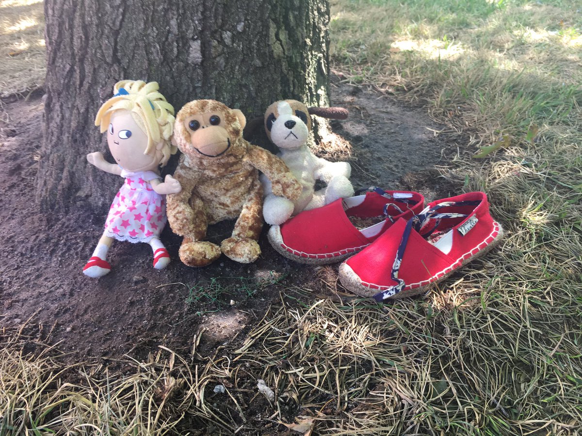 pennyrf's tweet photo. @NGVMelbourne someone has left their shoes and special friends in the garden #LostandFound https://t.co/Kokph0r0rj