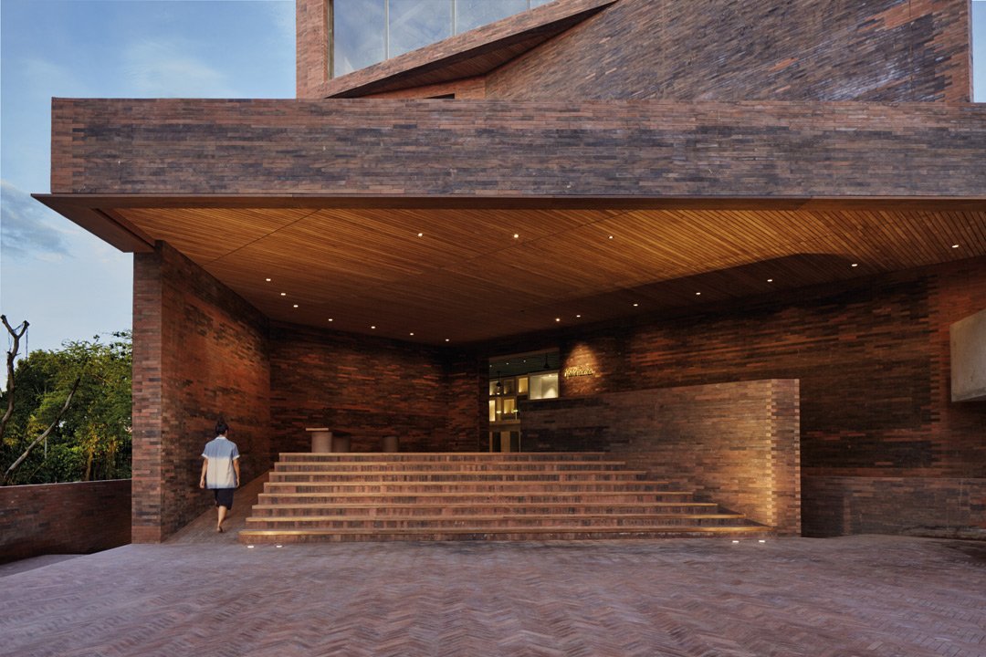 DestinAsian_Mag's tweet photo. #LuxeList2016: Did you know that @katamama_hotel is clad with more than a million and a half red bricks? https://t.co/MmhGK5KUeZ https://t.co/DboK4y4QVT