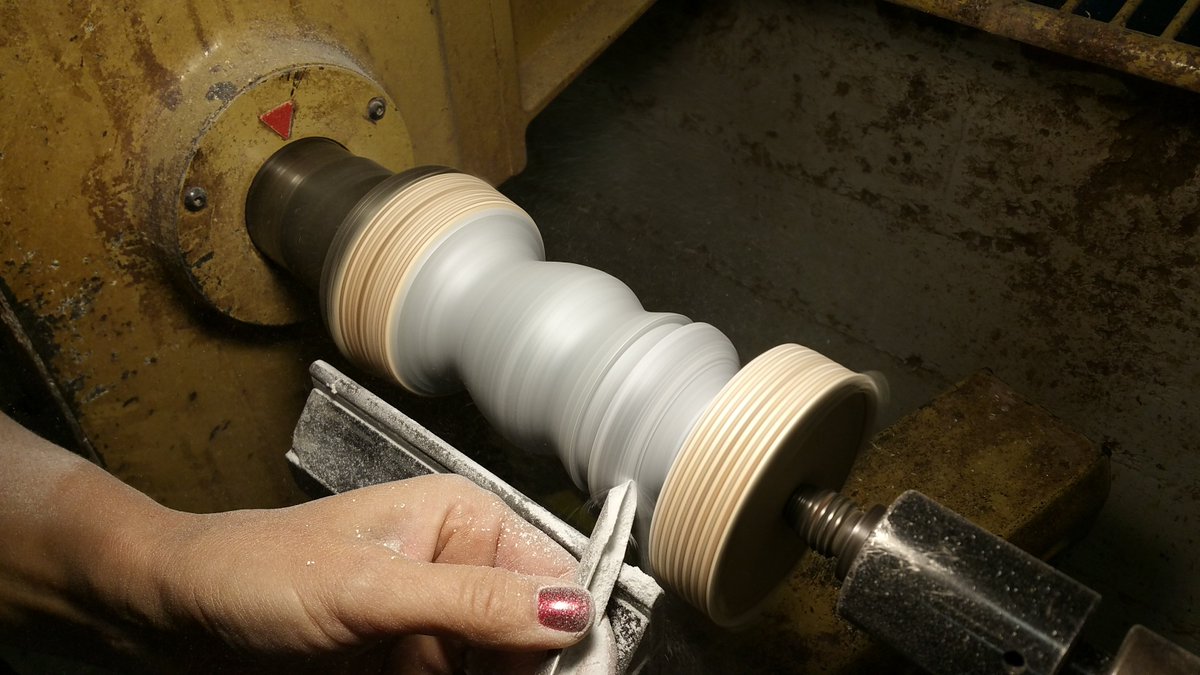 You can create wooden bowls, pens, table legs and endless other round or cylindrical items on a wood lathe! #make bit.ly/2idzG6e