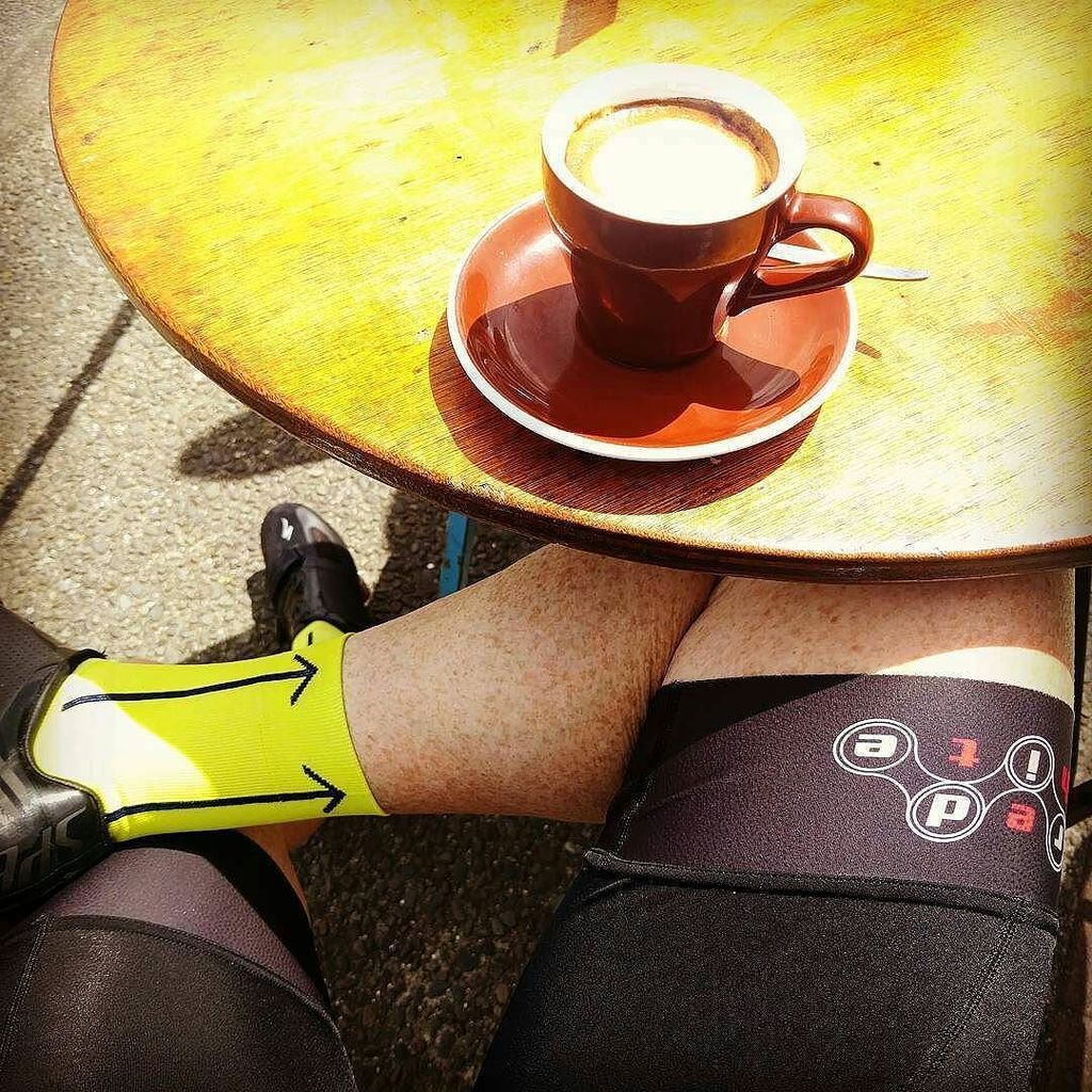 redwhite_cc's tweet image. #wymtm #shutuplegs #cyclist Always time for a cuppa

Repost @mikoneil
・・・
#coffeetime #redwhiteapparel #rapha #fest…