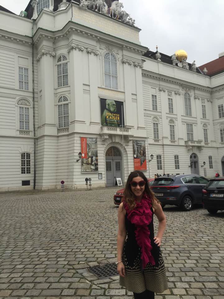AdventurePretty's tweet photo. A4 Visiting the #musiccapitol of the world #vienna was life changing! #weekendwanderlust #travel #travelblogger #wien #austria https://t.co/HOIvNxYC03