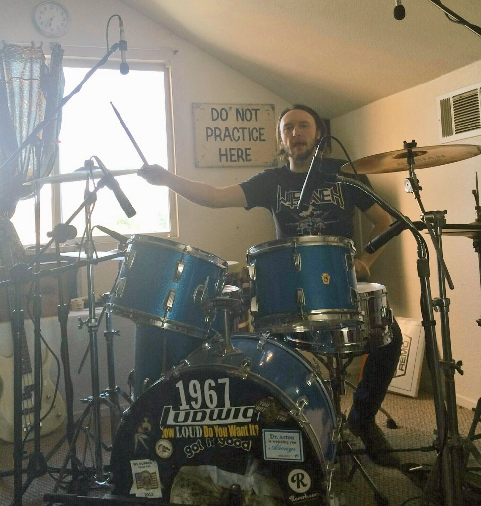 neutralstudios's tweet photo. When you wanna record drums but you run the studio and no one is there to hit record https://t.co/cUaqSPkBlI