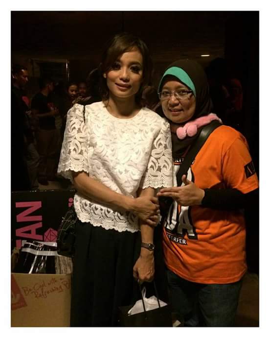 purplesnowwhite's tweet photo. Trowback with dear sweets @intansarafina #13nov2016 #sweetsmemories #gegarvaganza3 #suratanbuatku #kembali https://t.co/1lI001JO2w