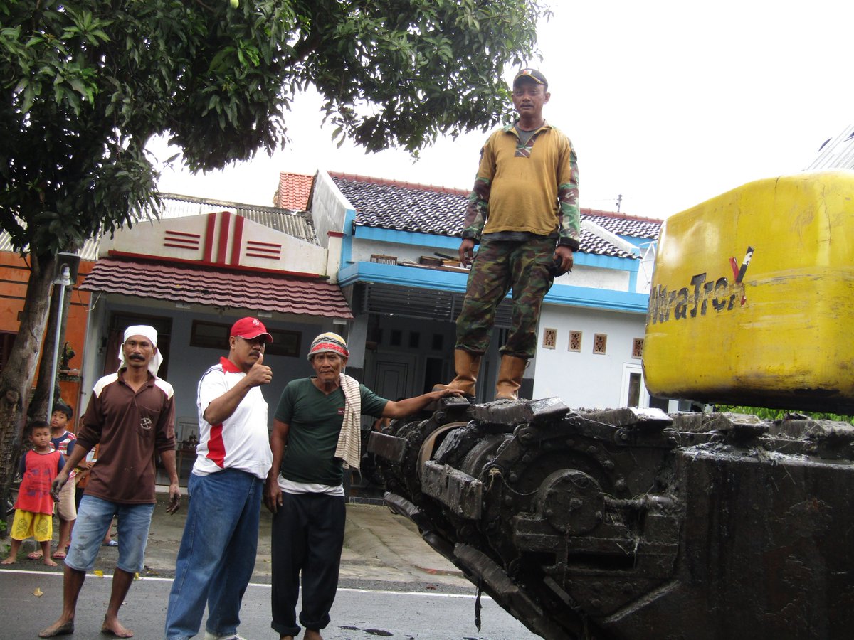kelwiduriSKPD's tweet photo. @DpuPemalang @humaspemalang @PemkabPemalang @kecpemalang1 Akhire rampung juga pengerukan kalimalang... https://t.co/HlbpcQKUPT