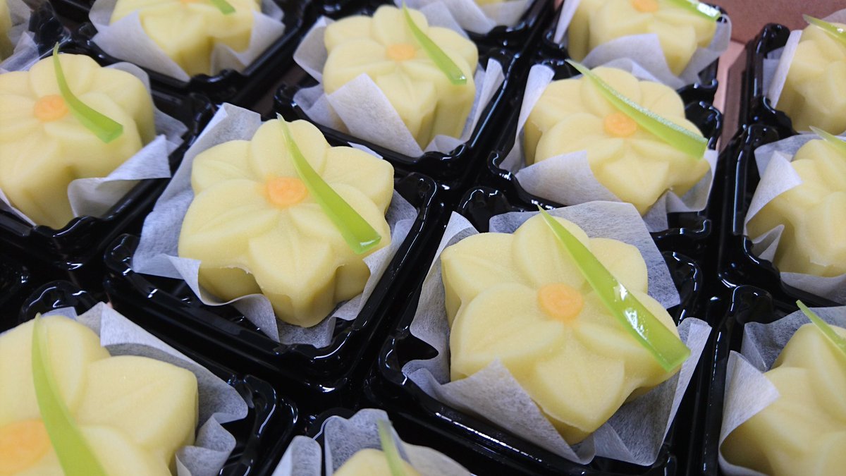 みやぶ Auf Twitter 新年の上生菓子は4種類 丹頂 黄味餡 練りきり製 松の雪 粒餡 きんとん製 梅衣 小豆こし餡 練りきり製 水仙 柚子餡 練りきり製 お正月は上生菓子で