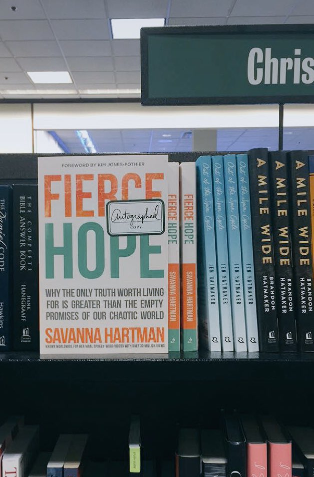 SavannaHartman's tweet photo. Y'all. Dec. 30th 2012 I posted the picture on the left on Instagram - 4 years later my book is in its place @BNBuzz 😭 #dream #fiercehope https://t.co/EZiauZF8kx
