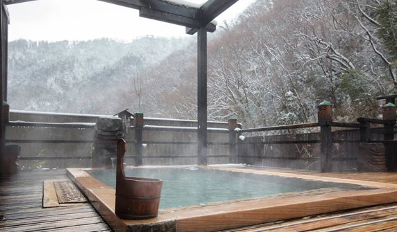 Hakkei is located in beautiful Okayama Prefecture at the Yuhara hot spring. The inn is a traditional-style ryokan.