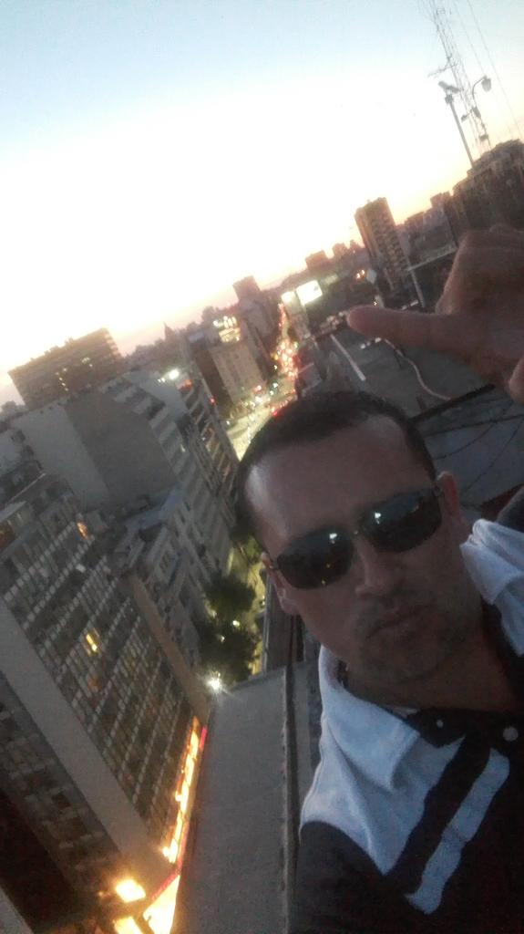 Para triunfar en la lucha de la vida el hombre ha de tener o una gran inteligencia o un corazón de piedra.