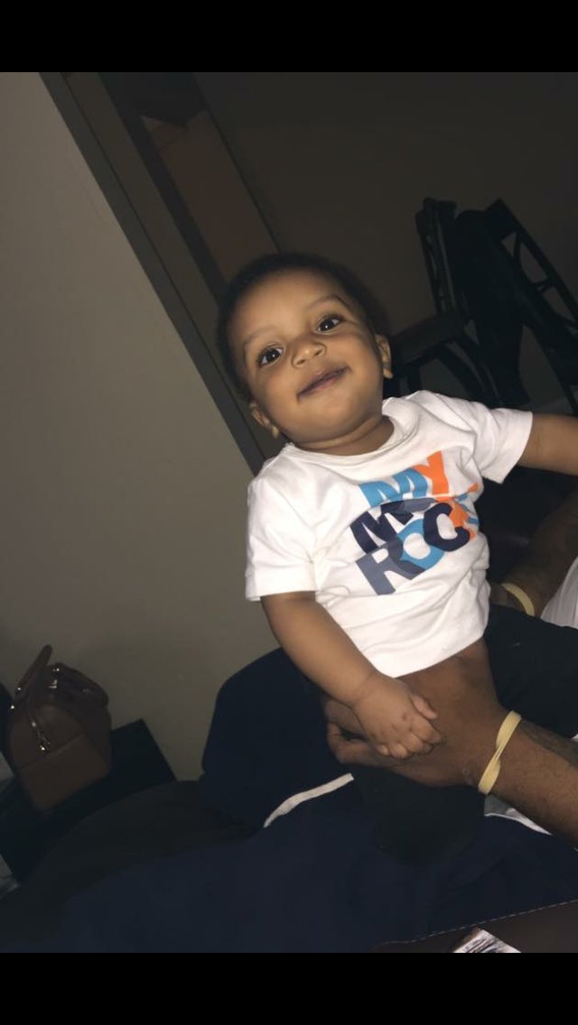 QuaylaHisFav's tweet photo. That fake ass ugly smile he do when he see the flash 😂 looking like his damn daddy 🤦🏽‍♀️ https://t.co/1VLULQKO5Z