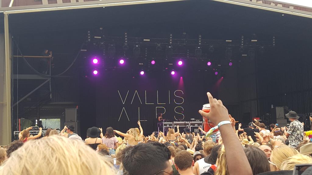 thatssowally's tweet photo. "weeks went by but felt like hours
Spring would lie in summer showers" @vallisalps #fallsfestival #fittinglyrics https://t.co/i5eNKb5pbG