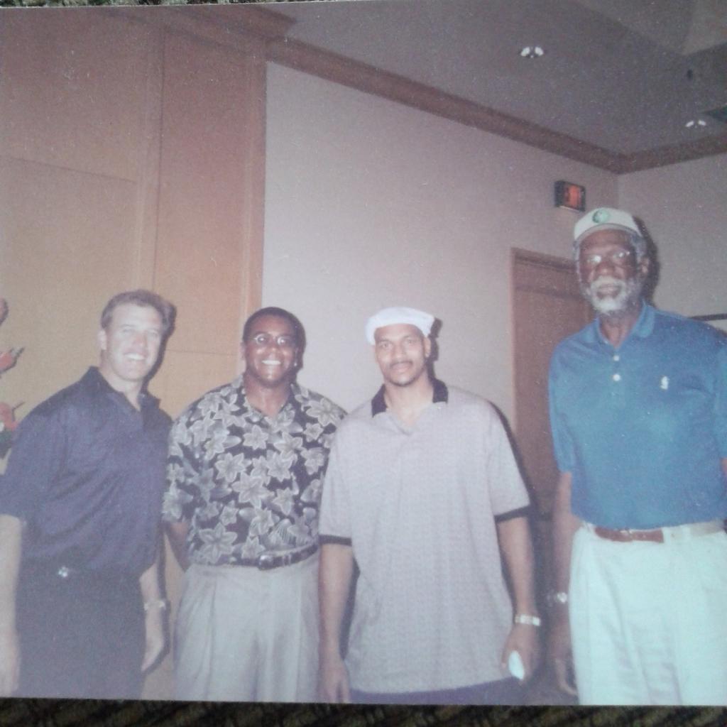 GodsBallerzMom's tweet image. Throwback of Scott Cameron with some heavy hitters, I believe it was after a golf game. @lovin_2_hoop @GetTomBombed