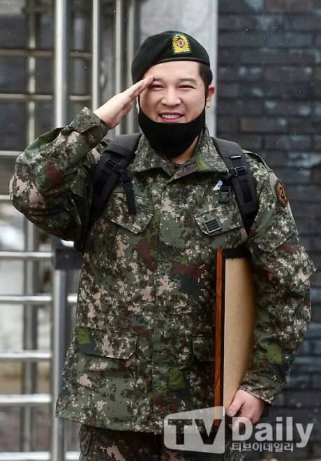 SJnELFamily's tweet photo. Shindong and Sungmin has completed their military duties~ Welcome boys!💕
#WelcomeBackShindong #WelcomeBackSungmin https://t.co/jmHorjl5pK