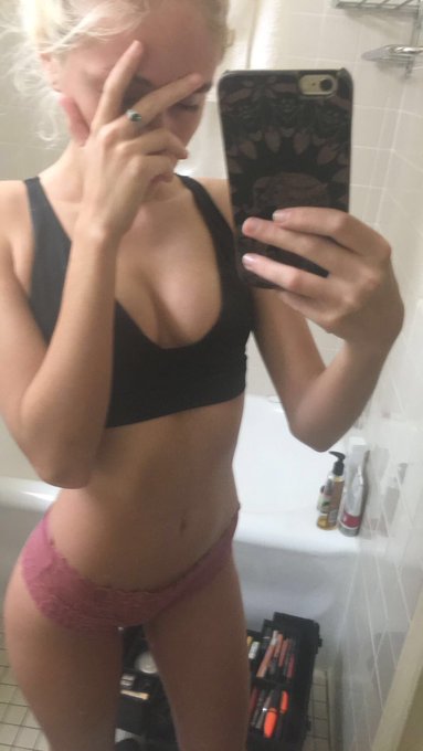 Dumb snap chats😘 snap: elissaalexis https://t.co/0Jh8tGD8Xe