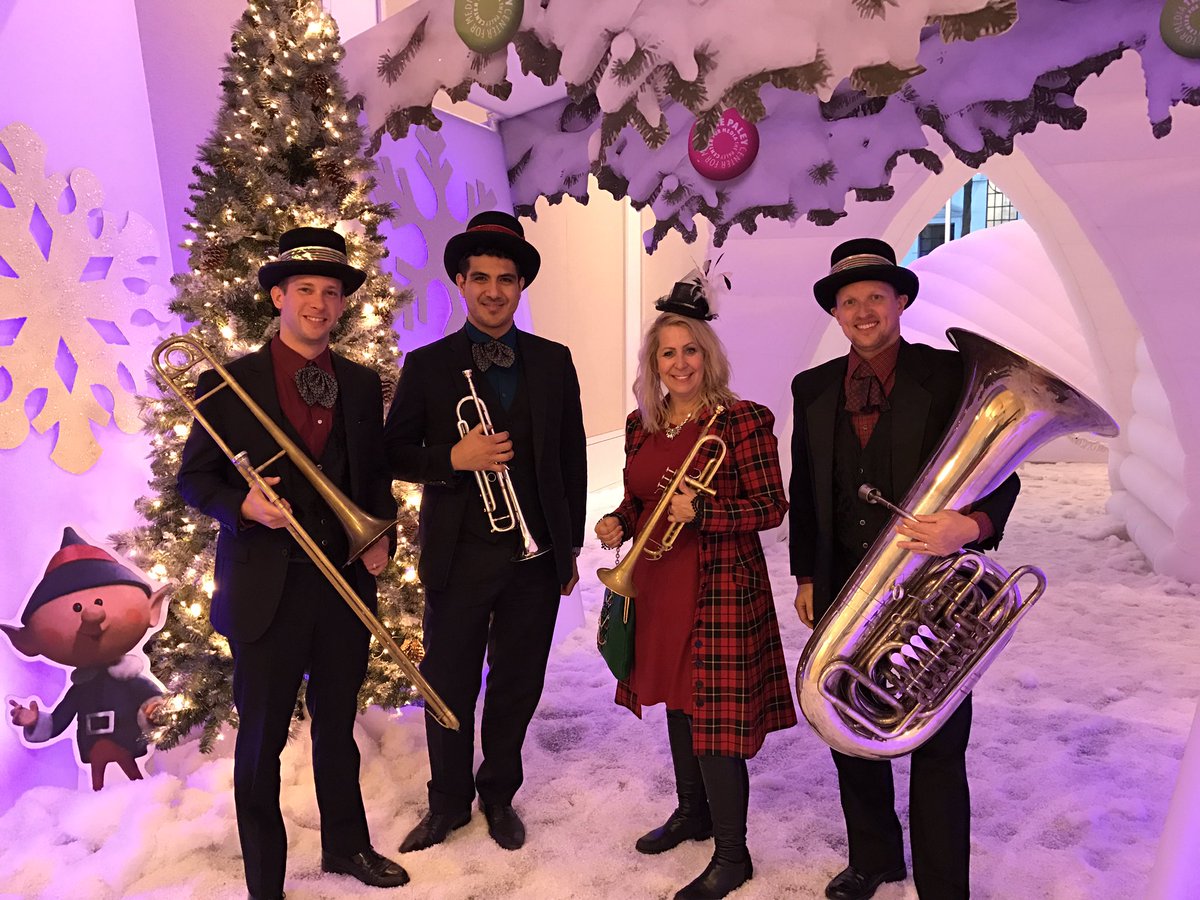 debwagnermusic's tweet photo. #goodbye2016 last #gig #holidaymusic #thankyou #beverlyhills #tworodeo #paleycenter #brassquartet #trumpet #entertainment https://t.co/nv1dmg3IEs