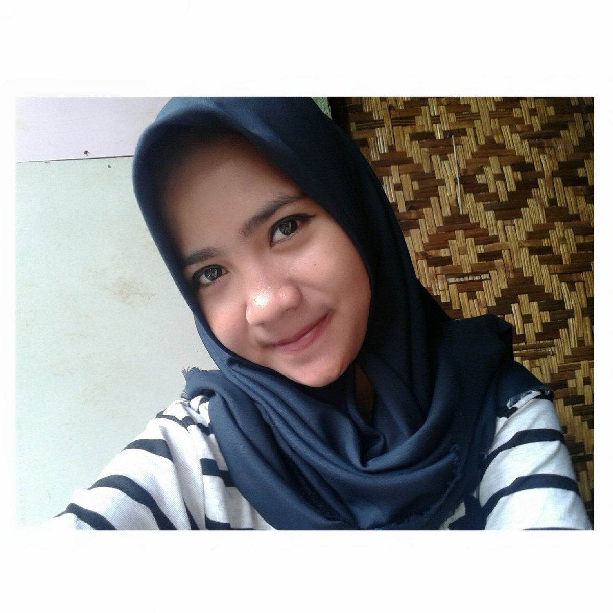 Ienttaan's tweet photo. Comedo kalau difoto sukanya ngumpet wkw~ https://t.co/VAnPIyAka5